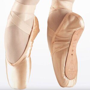 Beautiful real Bloch Serenade ballet pointe shoes! SO131 Sz. 3